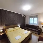 Homestay Fenyves Vendeghaz - *