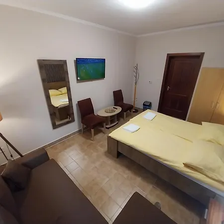 Fenyves Vendeghaz - * شيوفوك