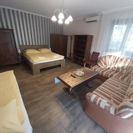 Fenyves Vendeghaz - Homestay Siofok