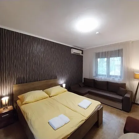 Homestay Fenyves Vendeghaz - *